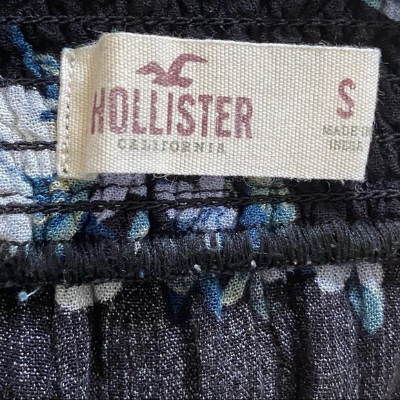 Hollister Off-the-Shoulder Black Blue Floral Top​​​​​​​​​​​​​​​​​​​​​​​​​ - Picture 3 of 3